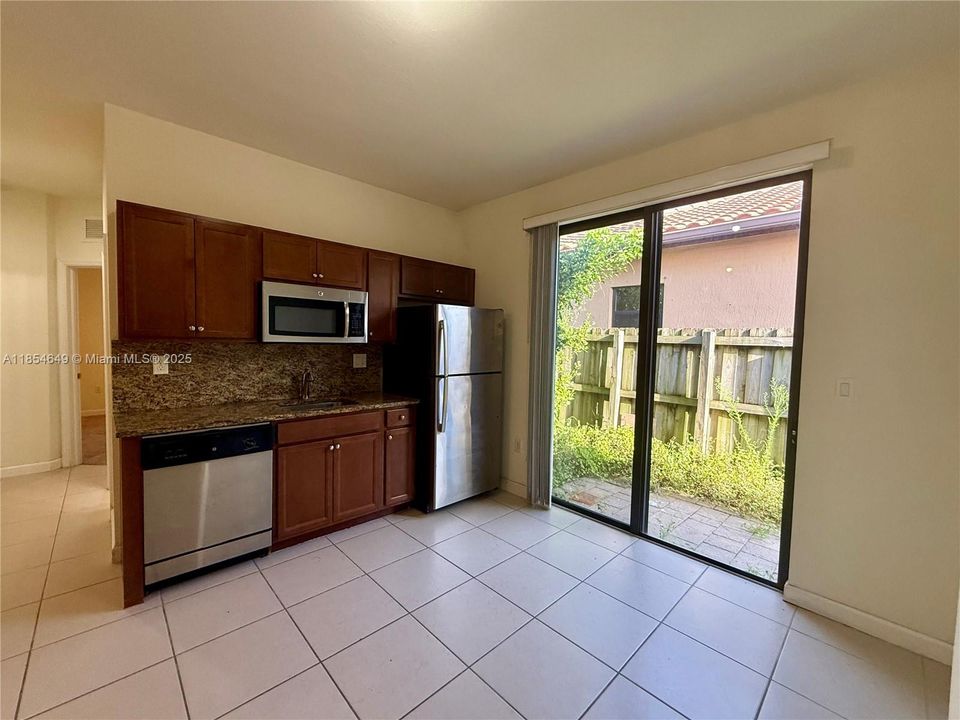 Недавно арендовано: $1,999 (2 спален, 1 ванн, 1000 Квадратных фут)