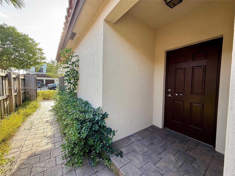 Недавно арендовано: $1,999 (2 спален, 1 ванн, 1000 Квадратных фут)