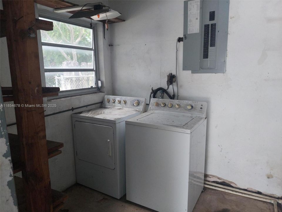 Vendido Recientemente: $389,000 (2 camas, 2 baños, 1291 Pies cuadrados)