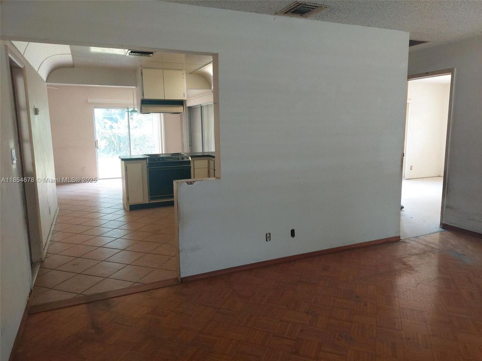 Vendido Recientemente: $389,000 (2 camas, 2 baños, 1291 Pies cuadrados)