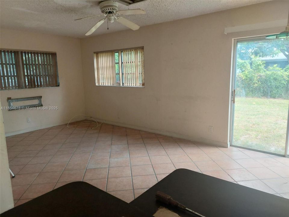 Vendido Recientemente: $389,000 (2 camas, 2 baños, 1291 Pies cuadrados)
