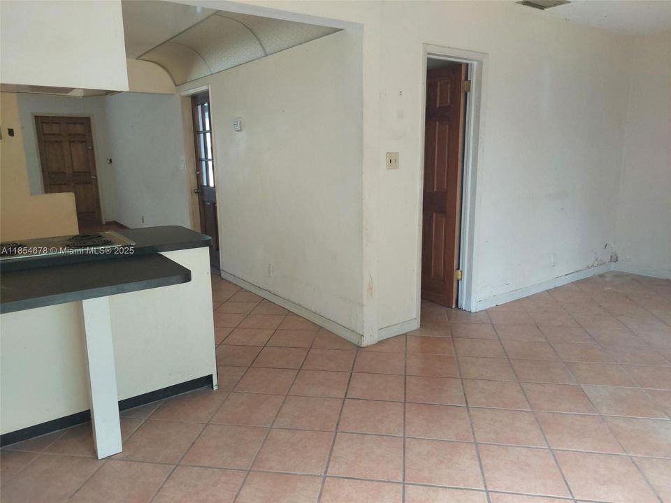 Vendido Recientemente: $389,000 (2 camas, 2 baños, 1291 Pies cuadrados)