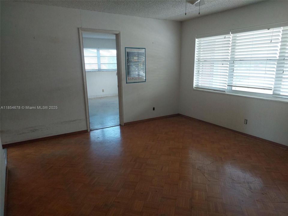 Vendido Recientemente: $389,000 (2 camas, 2 baños, 1291 Pies cuadrados)