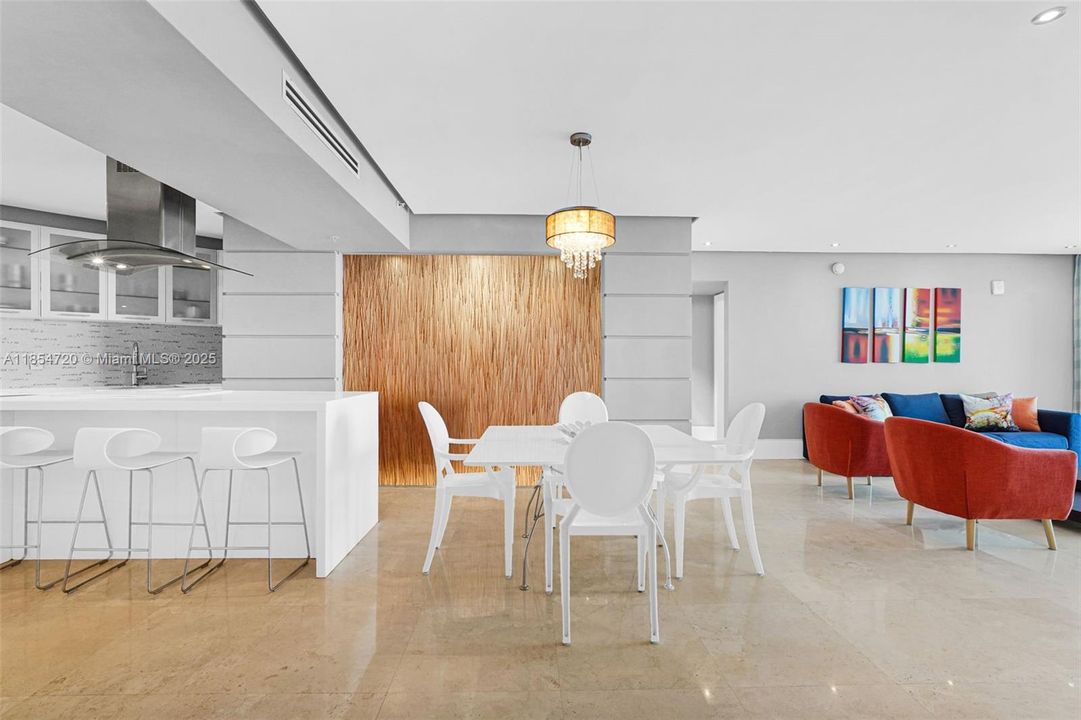 待售: $1,530,000 (2 贝兹, 2 浴室, 1602 平方英尺)