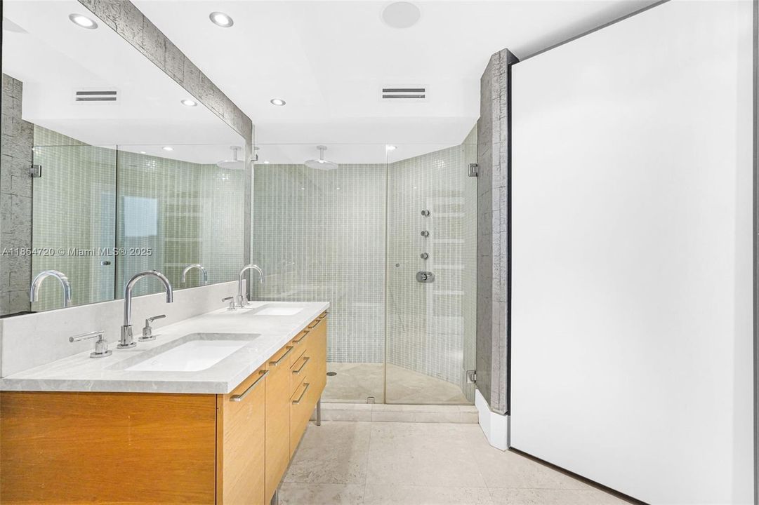 待售: $1,530,000 (2 贝兹, 2 浴室, 1602 平方英尺)