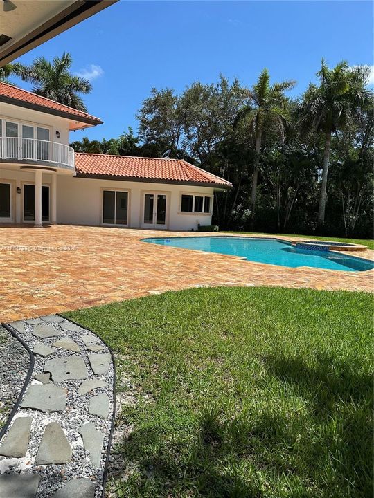 На продажу: $5,195,000 (6 спален, 4 ванн, 5849 Квадратных фут)