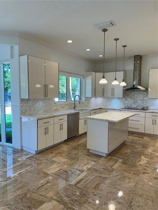 На продажу: $5,195,000 (6 спален, 4 ванн, 5849 Квадратных фут)