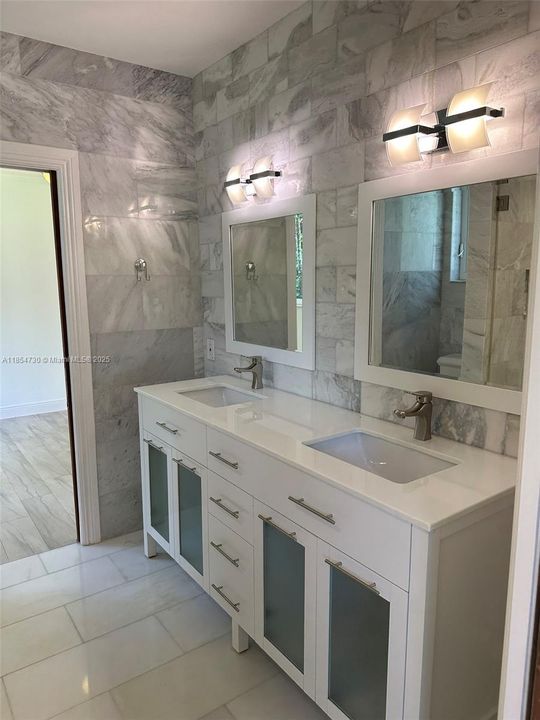 На продажу: $5,195,000 (6 спален, 4 ванн, 5849 Квадратных фут)