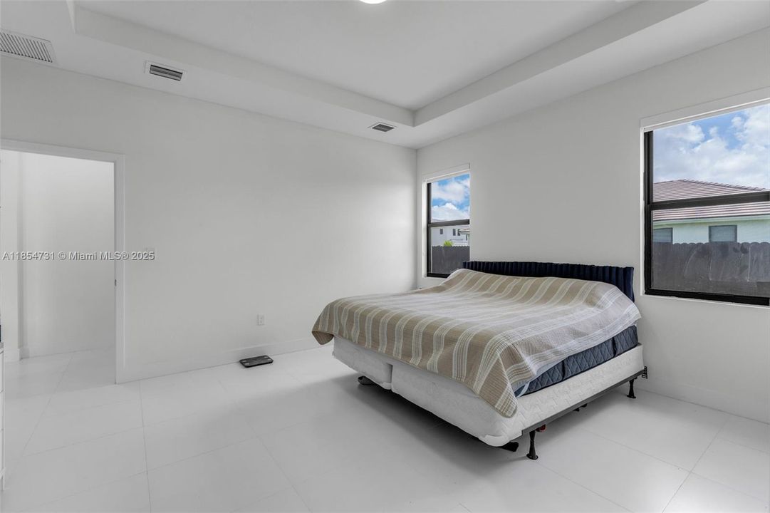 В аренду: $4,000 (3 спален, 2 ванн, 0 Квадратных фут)