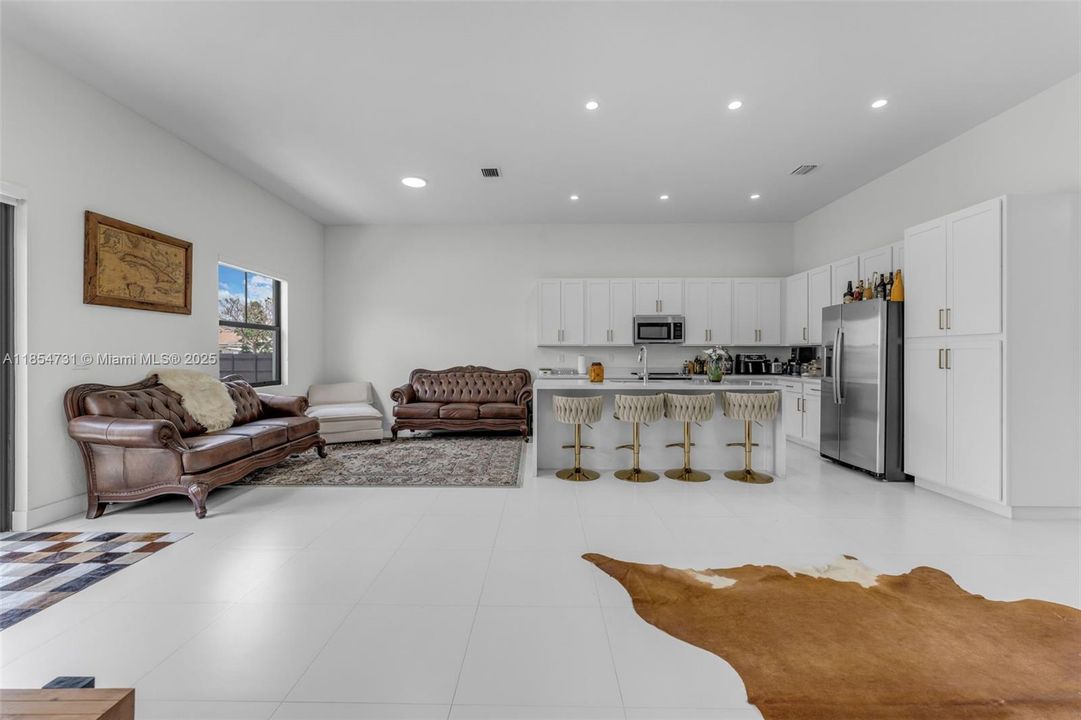 В аренду: $4,000 (3 спален, 2 ванн, 0 Квадратных фут)