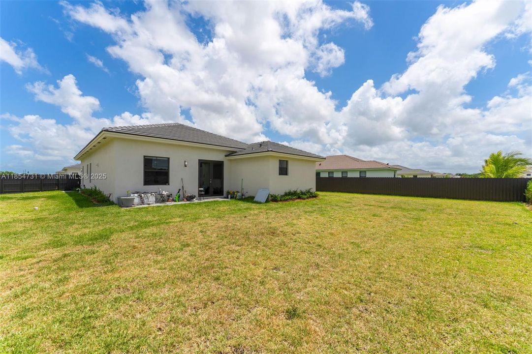 В аренду: $4,000 (3 спален, 2 ванн, 0 Квадратных фут)