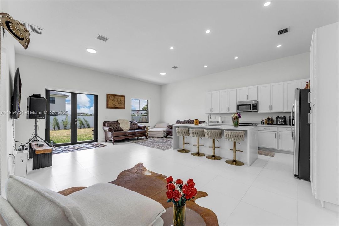 В аренду: $4,000 (3 спален, 2 ванн, 0 Квадратных фут)