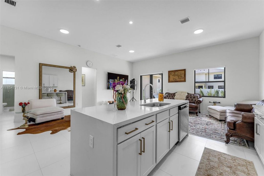 В аренду: $4,000 (3 спален, 2 ванн, 0 Квадратных фут)