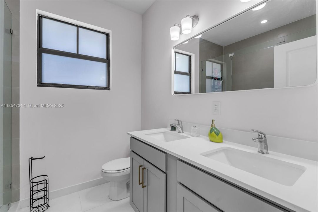 В аренду: $4,000 (3 спален, 2 ванн, 0 Квадратных фут)