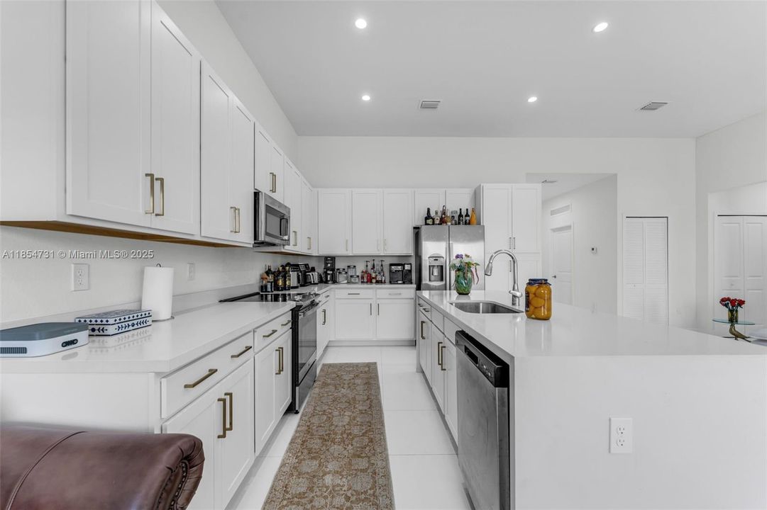 В аренду: $4,000 (3 спален, 2 ванн, 0 Квадратных фут)