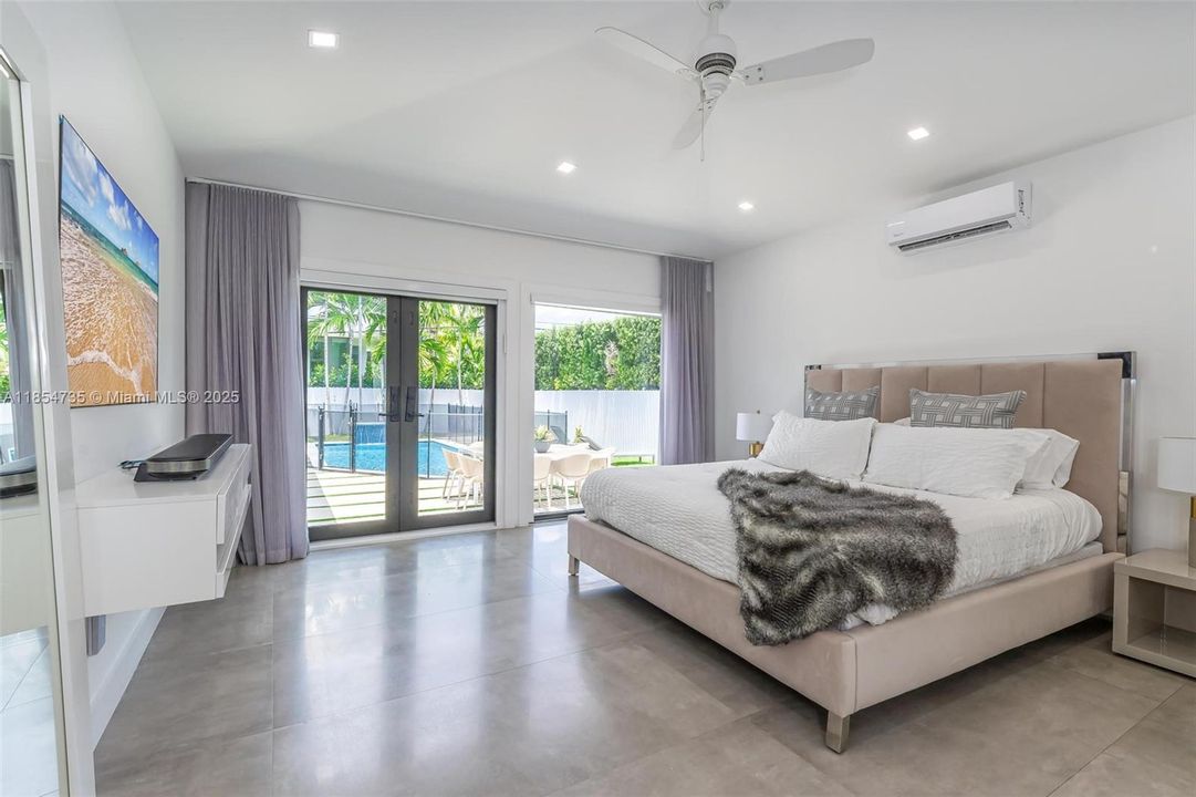 For Rent: $36,000 (6 beds, 5 baths, 3490 Square Feet)