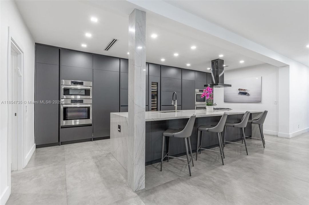 For Rent: $36,000 (6 beds, 5 baths, 3490 Square Feet)