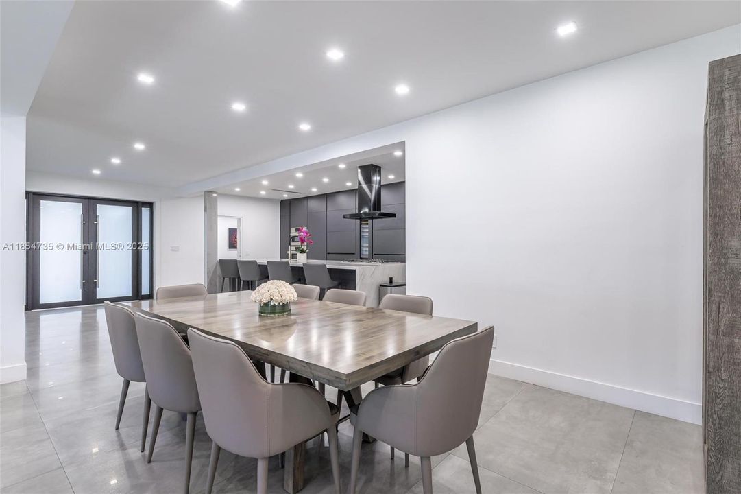 For Rent: $36,000 (6 beds, 5 baths, 3490 Square Feet)