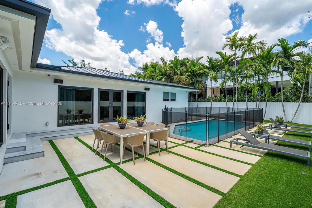 For Rent: $36,000 (6 beds, 5 baths, 3490 Square Feet)