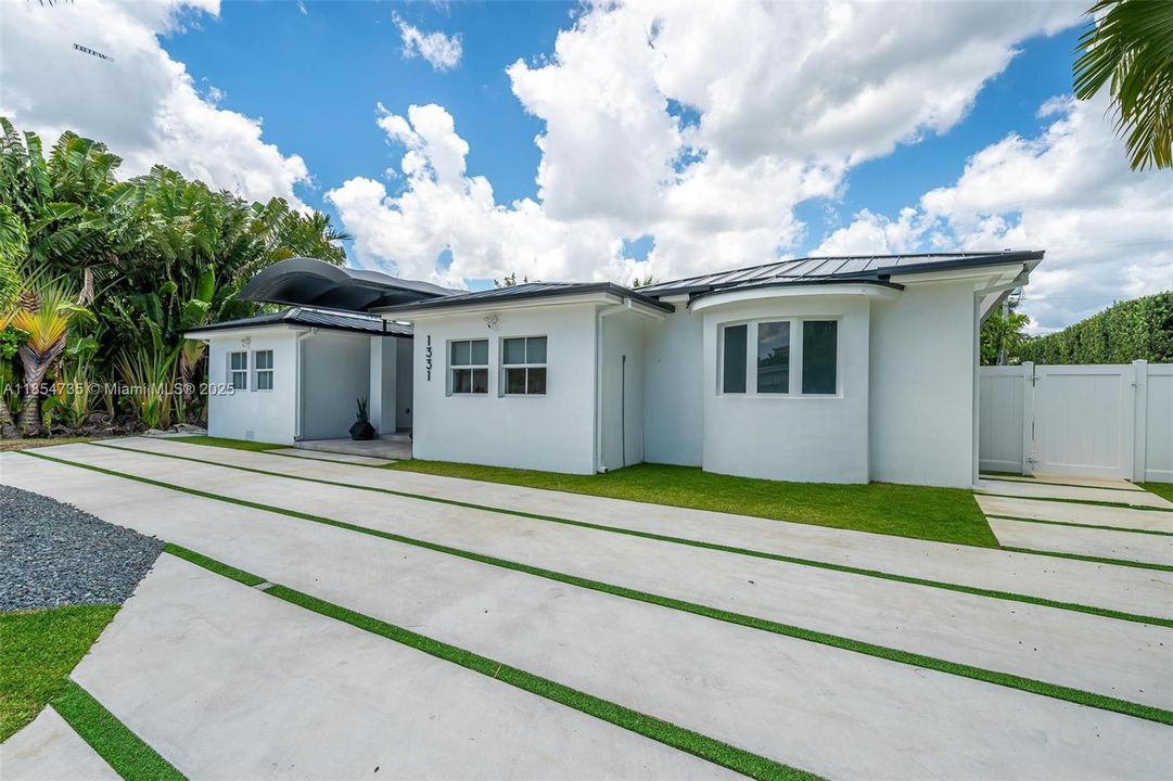 For Rent: $36,000 (6 beds, 5 baths, 3490 Square Feet)