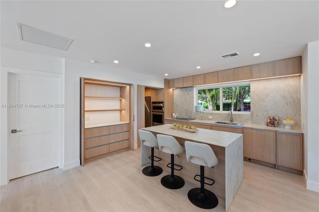 待售: $2,295,000 (4 贝兹, 3 浴室, 2148 平方英尺)