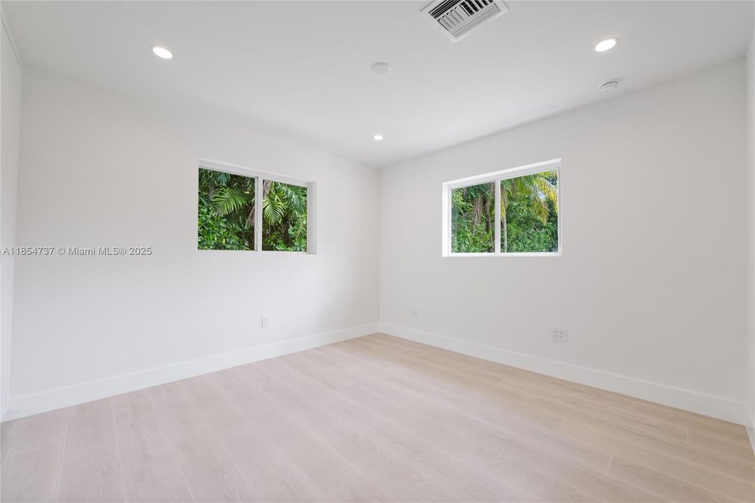 Third Bedroom - corner - facing the garden
