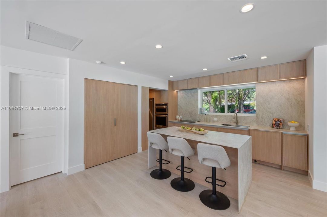 待售: $2,295,000 (4 贝兹, 3 浴室, 2148 平方英尺)