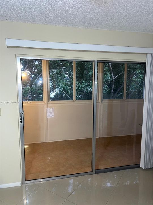 Под контрактом: $1,700 (1 спален, 1 ванн, 861 Квадратных фут)