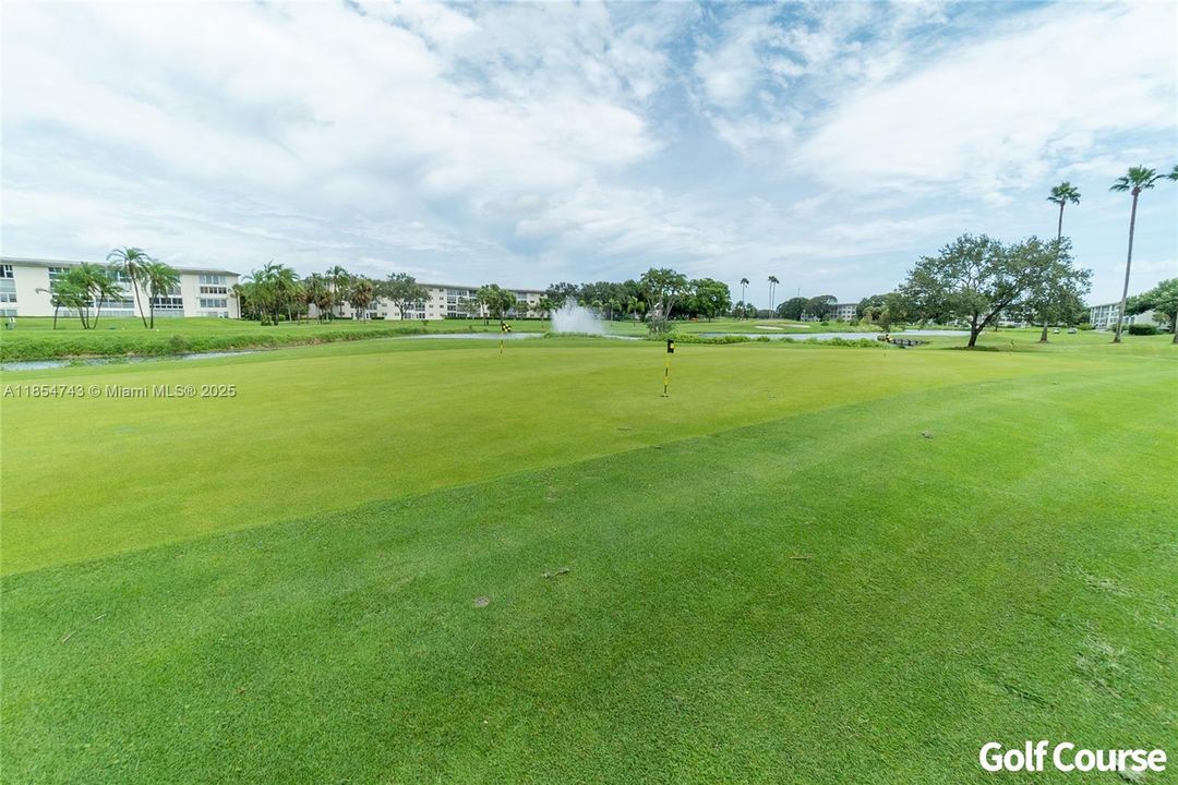 Под контрактом: $1,700 (1 спален, 1 ванн, 861 Квадратных фут)