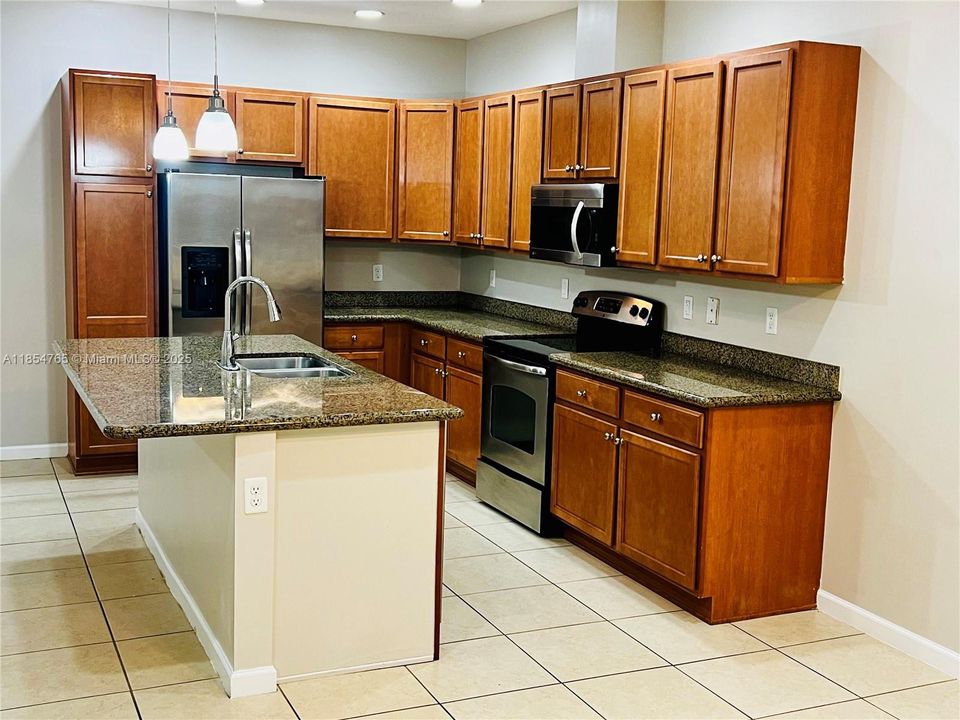 На продажу: $525,000 (3 спален, 2 ванн, 1334 Квадратных фут)