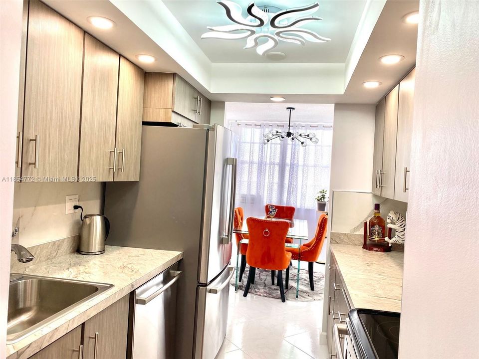 For Sale: $439,000 (1 beds, 1 baths, 943 Square Feet)