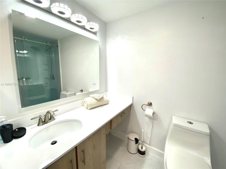 For Sale: $439,000 (1 beds, 1 baths, 943 Square Feet)