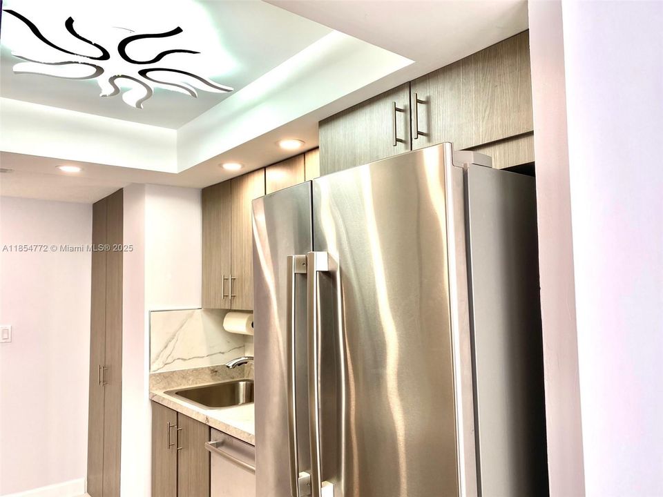 For Sale: $439,000 (1 beds, 1 baths, 943 Square Feet)