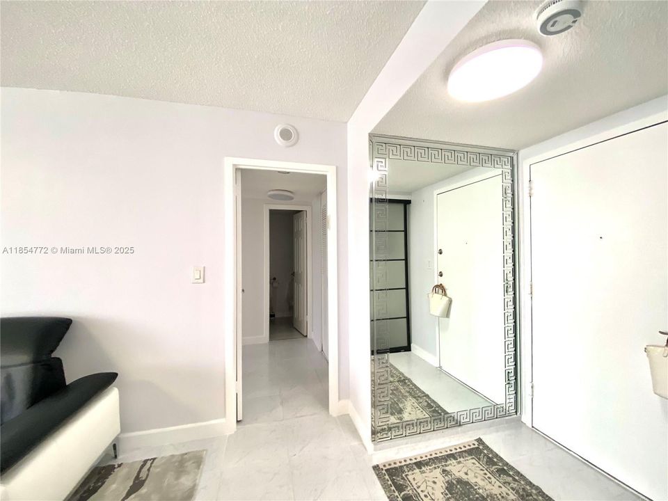 For Sale: $439,000 (1 beds, 1 baths, 943 Square Feet)