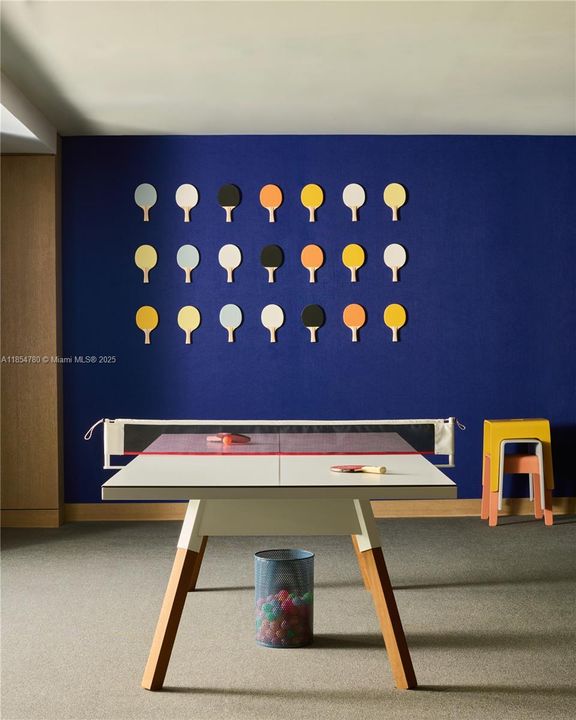 合同活跃: $3,875,000 (3 贝兹, 3 浴室, 2178 平方英尺)