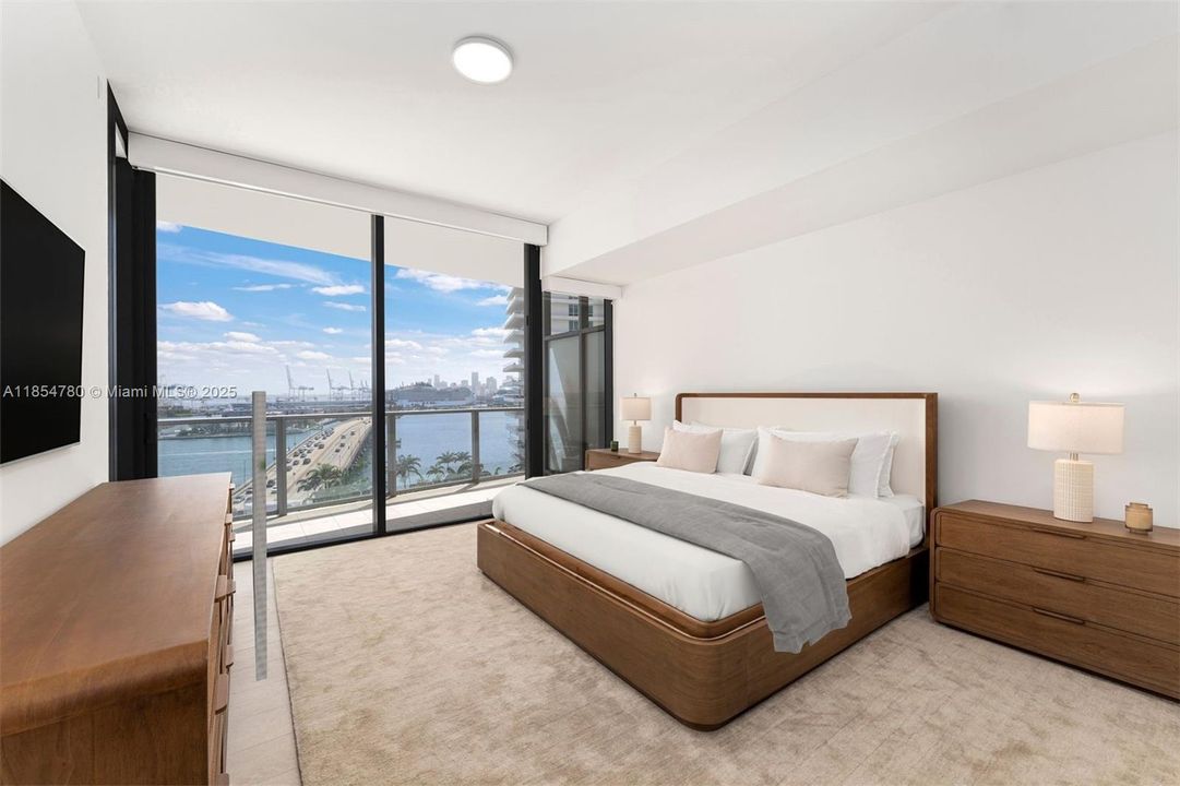 合同活跃: $3,875,000 (3 贝兹, 3 浴室, 2178 平方英尺)