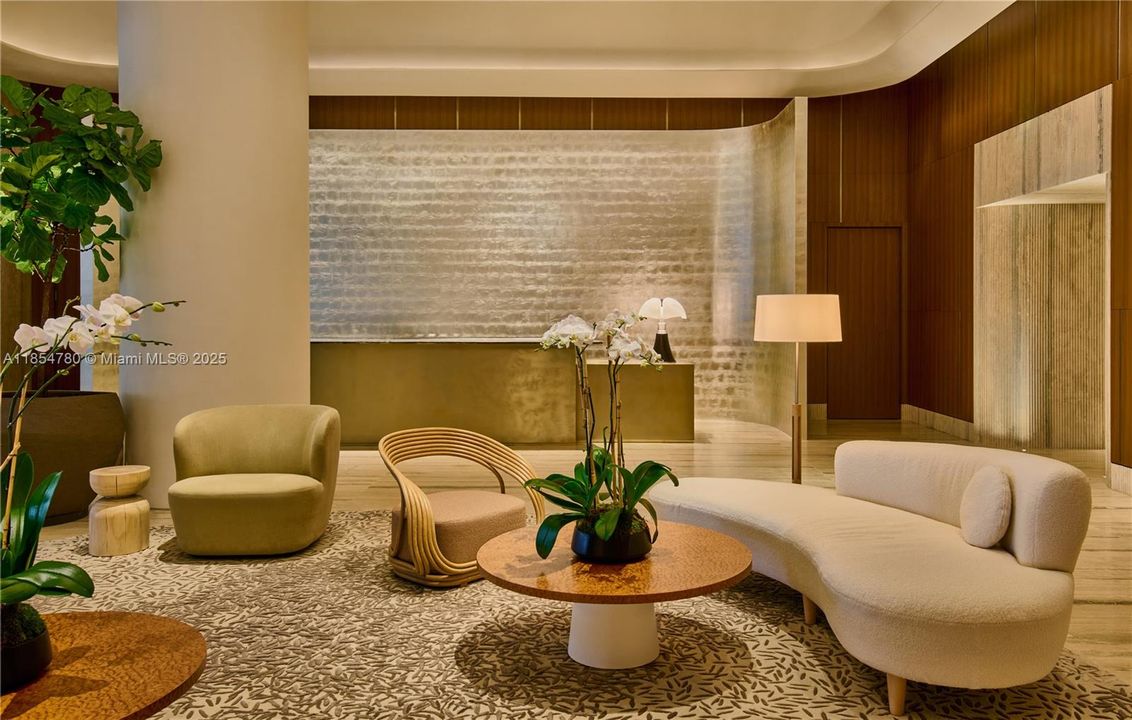 合同活跃: $3,875,000 (3 贝兹, 3 浴室, 2178 平方英尺)