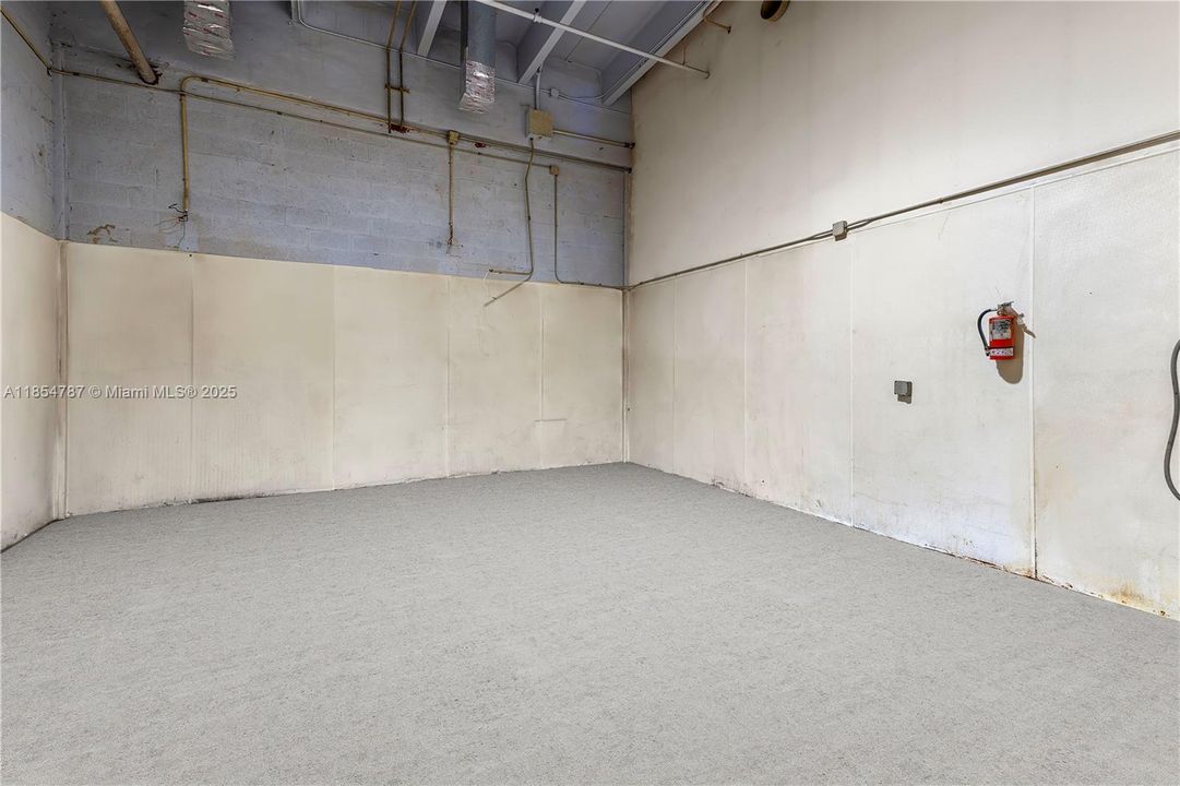 Под контрактом: $6,800 (0 спален, 0 ванн, 0 Квадратных фут)