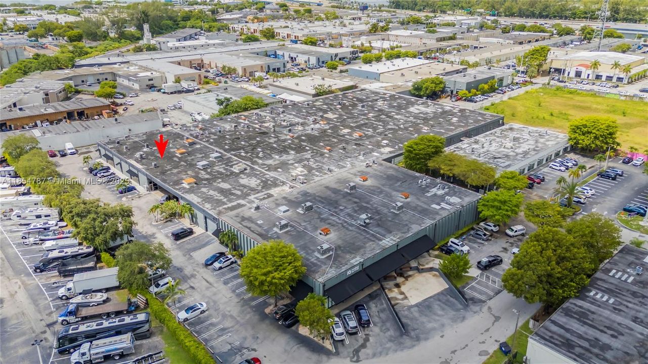 Под контрактом: $6,800 (0 спален, 0 ванн, 0 Квадратных фут)