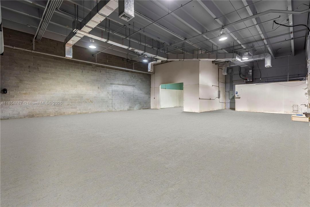 Под контрактом: $6,800 (0 спален, 0 ванн, 0 Квадратных фут)