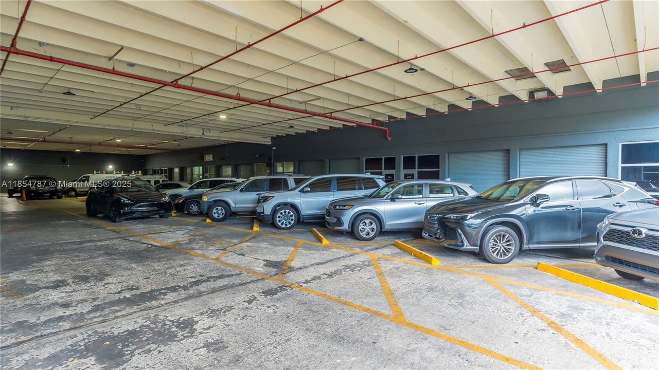 Под контрактом: $6,800 (0 спален, 0 ванн, 0 Квадратных фут)