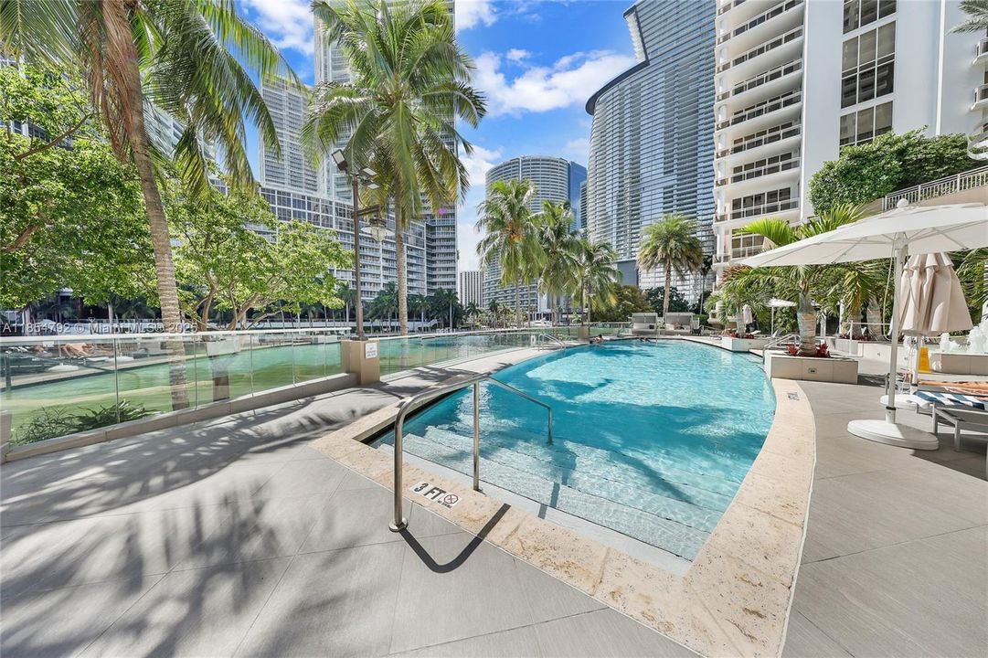 For Sale: $825,000 (1 beds, 1 baths, 1076 Square Feet)