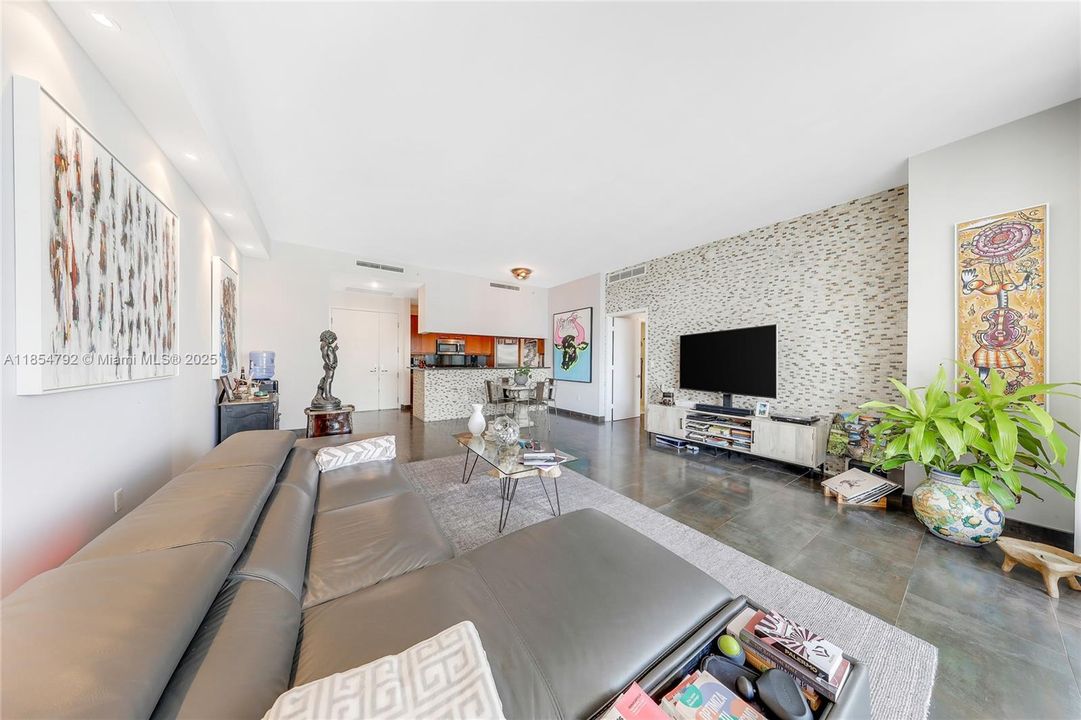 For Sale: $825,000 (1 beds, 1 baths, 1076 Square Feet)