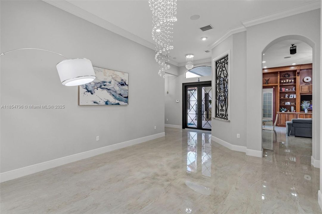 合同活跃: $1,070,000 (5 贝兹, 3 浴室, 2770 平方英尺)