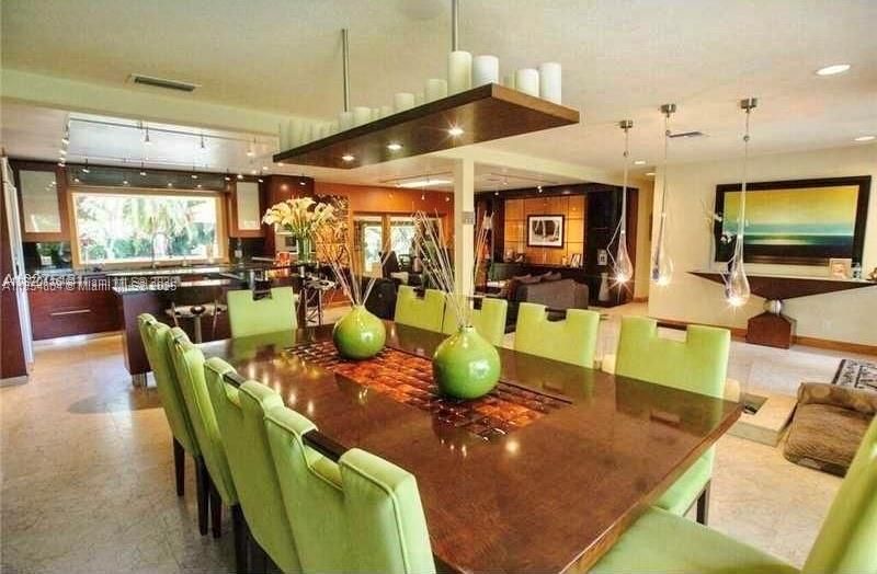 Недавно арендовано: $6,200 (3 спален, 3 ванн, 2330 Квадратных фут)