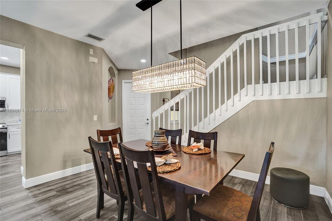 На продажу: $565,000 (3 спален, 2 ванн, 2029 Квадратных фут)