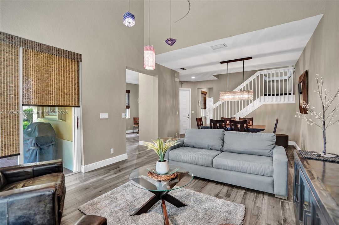 На продажу: $565,000 (3 спален, 2 ванн, 2029 Квадратных фут)