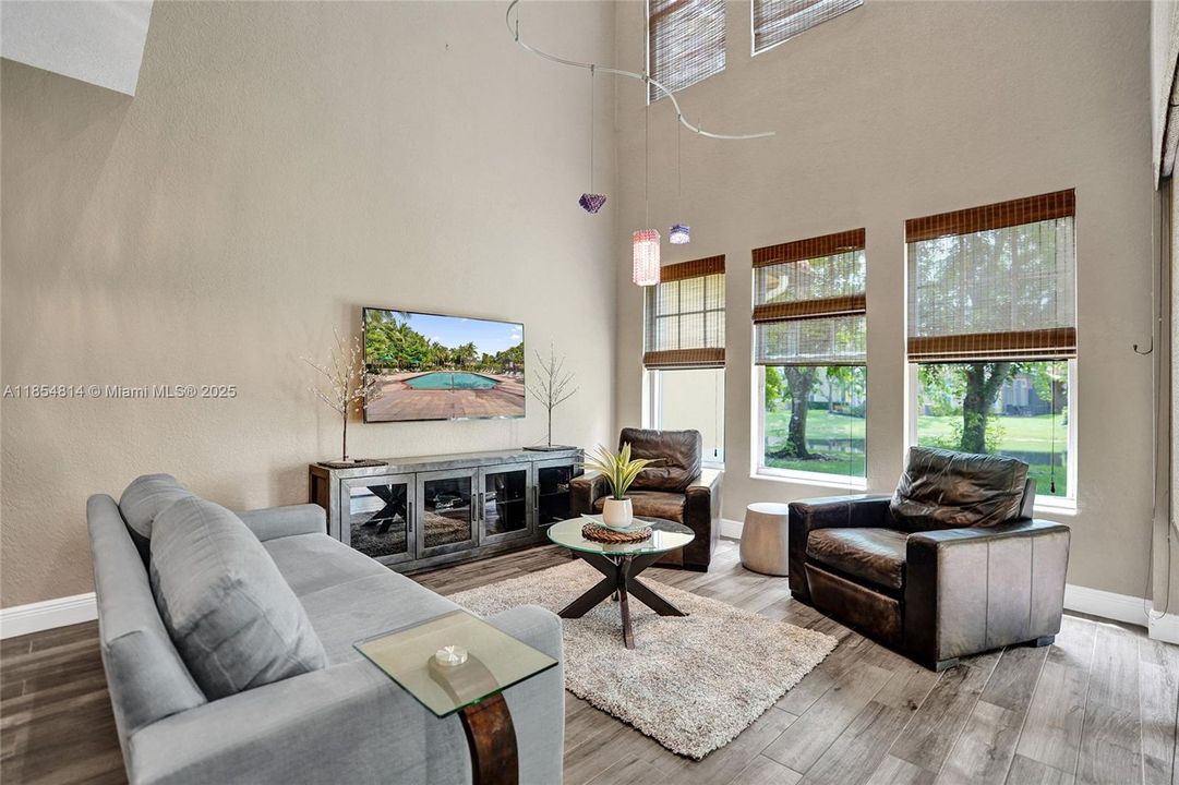 На продажу: $565,000 (3 спален, 2 ванн, 2029 Квадратных фут)