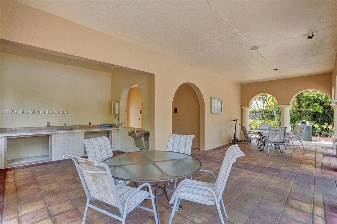 На продажу: $565,000 (3 спален, 2 ванн, 2029 Квадратных фут)