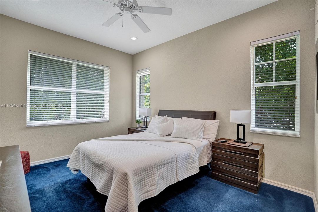 На продажу: $565,000 (3 спален, 2 ванн, 2029 Квадратных фут)